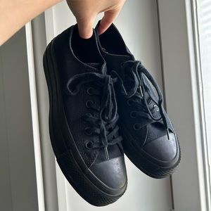 Exclusive Chucks 70s Vintage Canvas
black monochrome low top platform converse